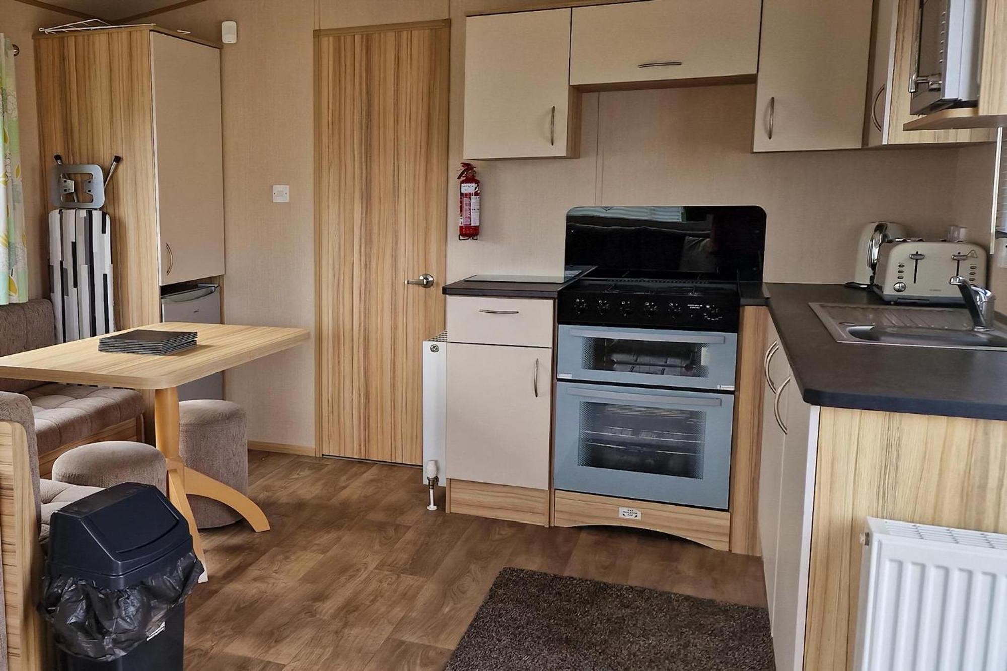 8 Berth Caravan For Hire At Manor Park Near To A Great Beach Ref 23041C 亨斯坦顿 外观 照片