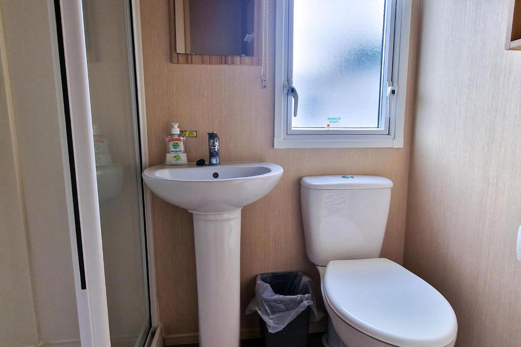 8 Berth Caravan For Hire At Manor Park Near To A Great Beach Ref 23041C 亨斯坦顿 外观 照片