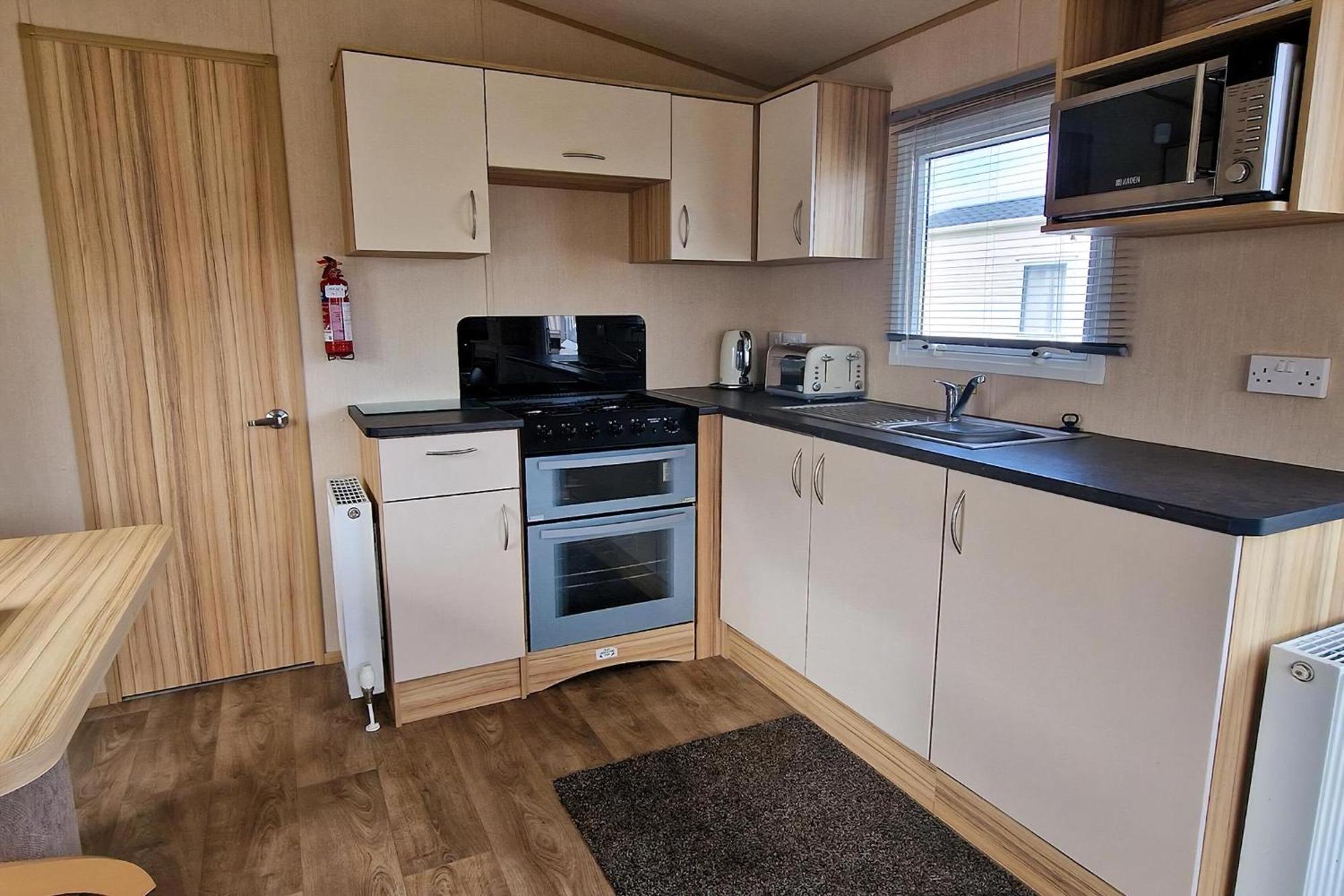 8 Berth Caravan For Hire At Manor Park Near To A Great Beach Ref 23041C 亨斯坦顿 外观 照片